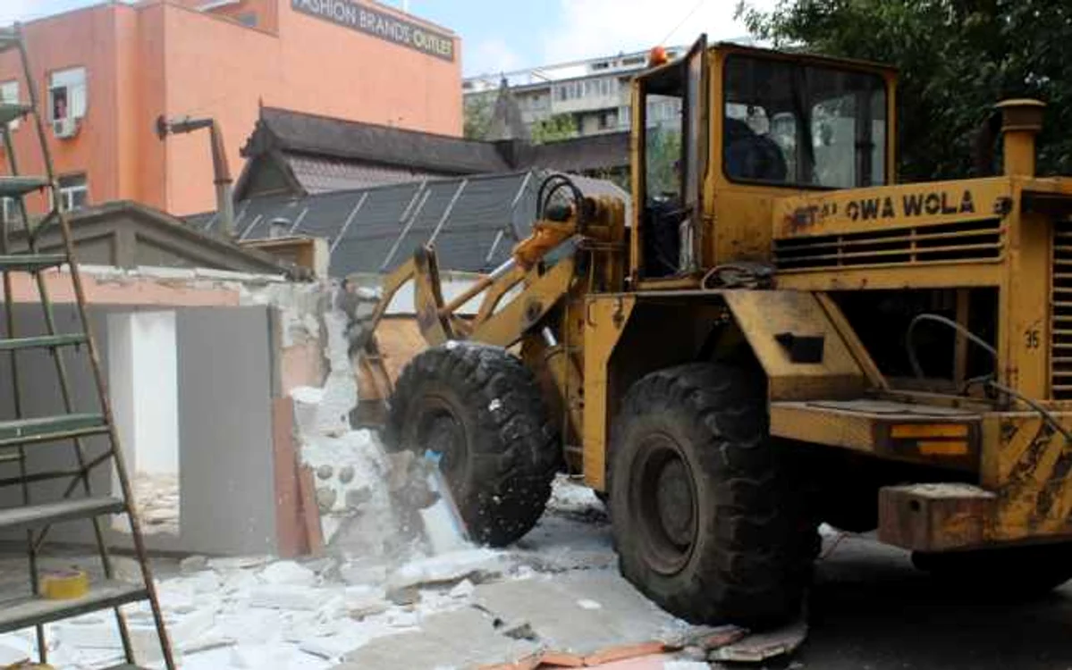 Se eliberează domeniul public ocupat abuziv FOTO Primăria Sectorului 4