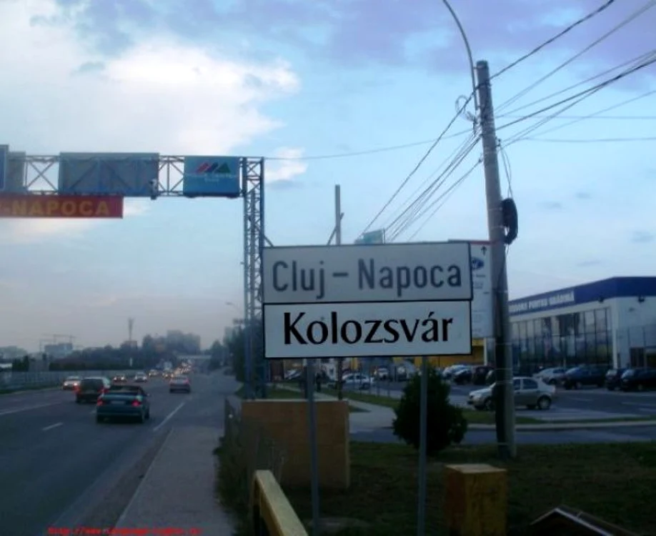 Aşa ar putea arăta plăcuţele de la intrarea în Cluj-Napoca, dacă hotărârea Tribunalului rămâne definitivă. FOTO: Gazeta de Cluj