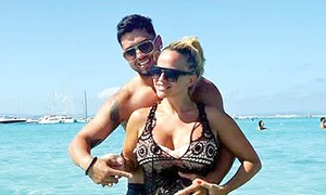 Anda Adam şi Sorin  Andrei se află acum  la Ibiza, la naşul  Nicu Gheară jpeg