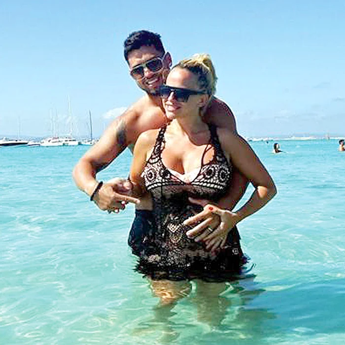 Anda Adam şi Sorin  Andrei se află acum  la Ibiza, la naşul  Nicu Gheară