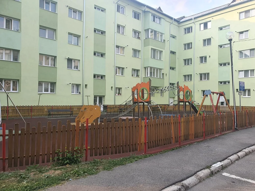 
    Băiețelul s-a electrocutat de un stâlp de iluminatFoto: bistriteanul.ro  