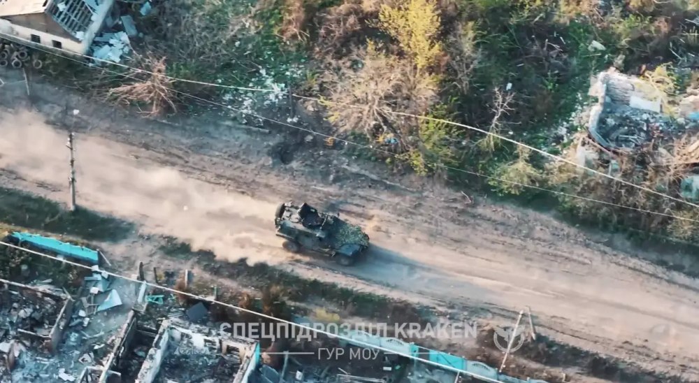 Un video plin de dramatism arată cum își croiesc trupele ucrainene drum pe front sub tirurile rușilor