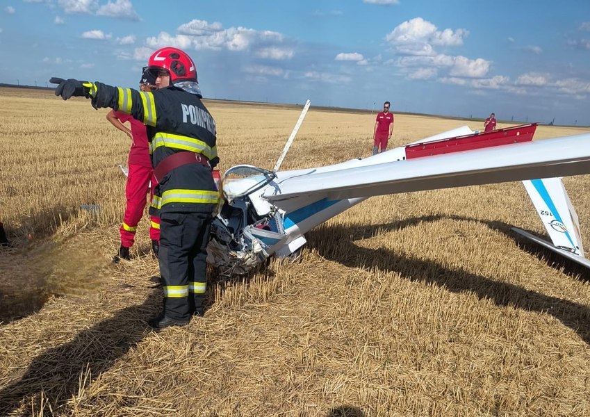 Tragedie în Olt: un bărbat de 24 de ani a murit după ce s-a prăbușit cu planorul pe câmp, lângă Caracal