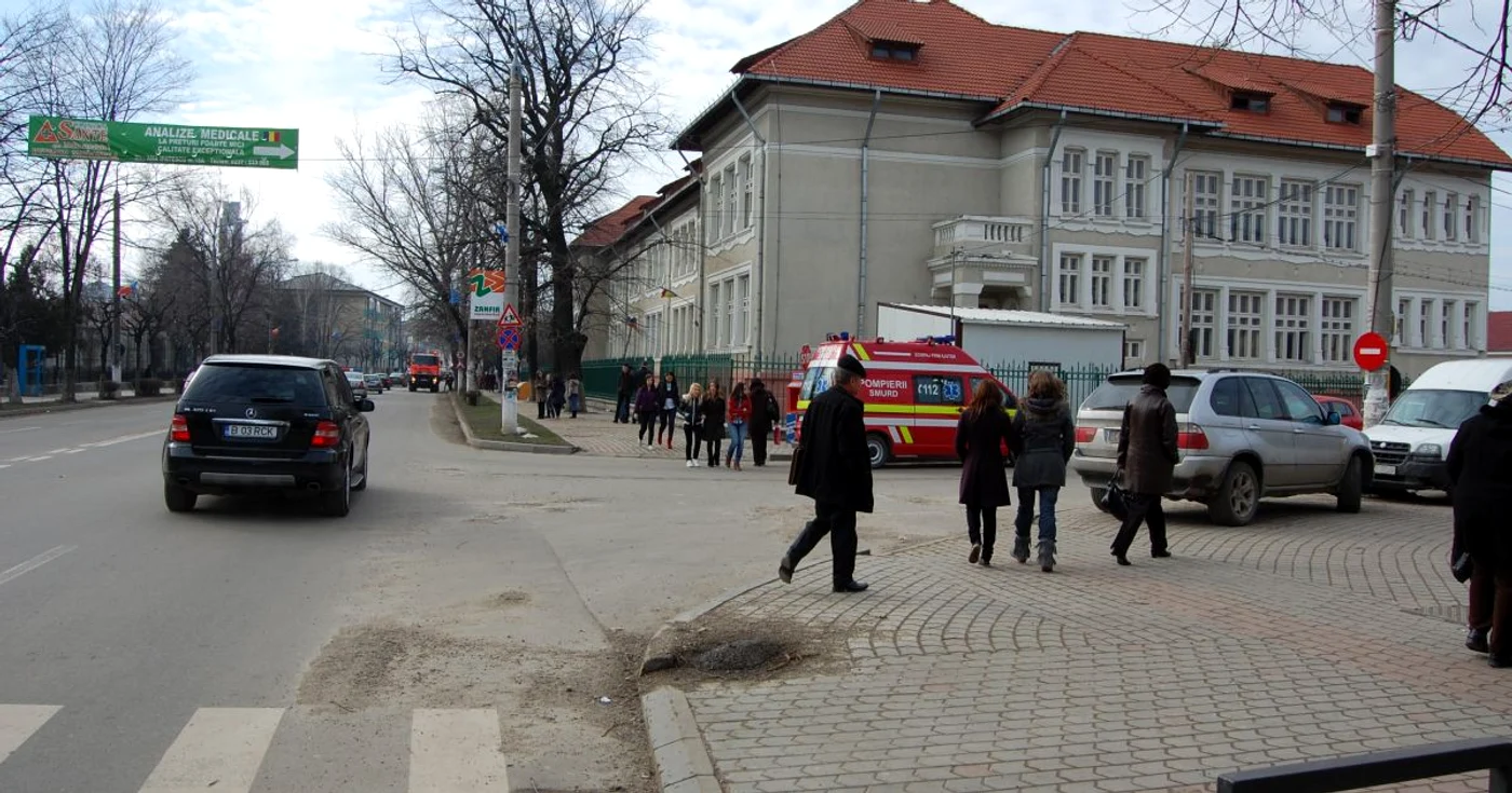 Un incendiu a avut loc azi la Colegiul Naţional “Al. I Cuza”