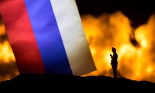 drapel rusia fundal flacari razboi explopzie shutterstock jpg