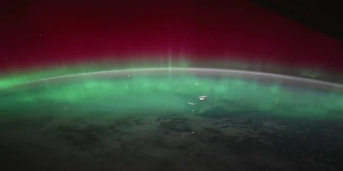 Zena Cardman   I ve still never seen aurora from below but up here it s a frequent    TcL7tX mp4 thumbnail png