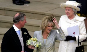 Regina Elizabeta la nunta fiului său Charles cu Camilla Parker Bowles 2005. Foto Gettyimages