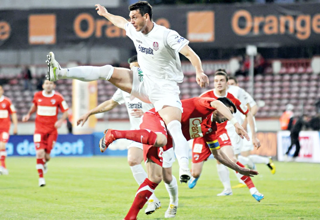 Dinamo,  fără apărare