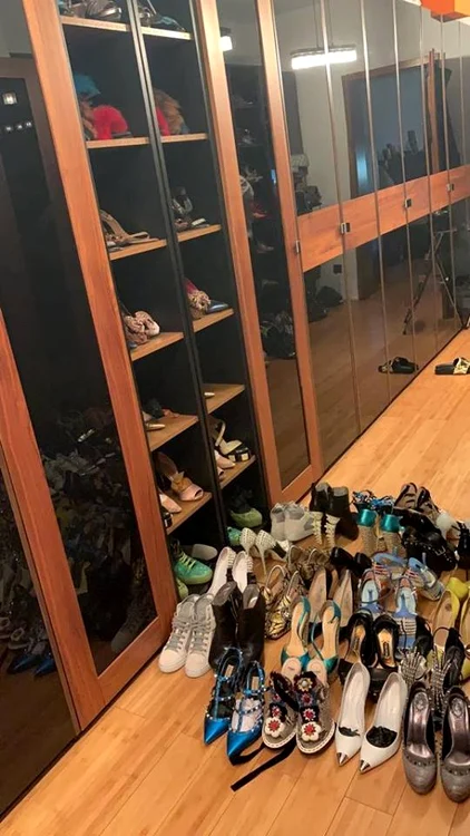 Colecţia Anamariei numără 280 de perechi de pantofi 