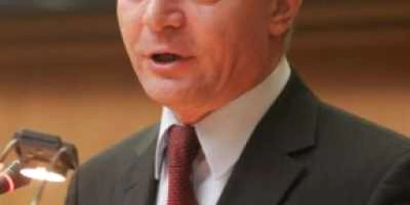 Traian Basescu calls for a referendum on single-chamber parliament