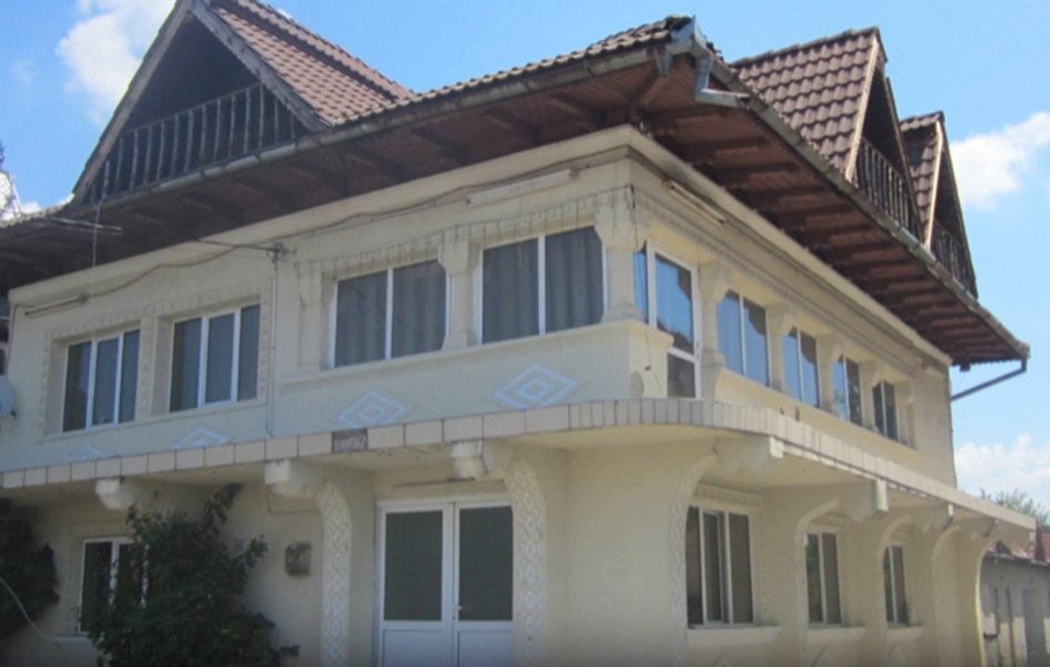 O vilă cu etaj se vinde cu 25.800 de euro. De ce ANAF nu reușește să-i găsească un cumpărător, deși prețul a fost redus la jumătate