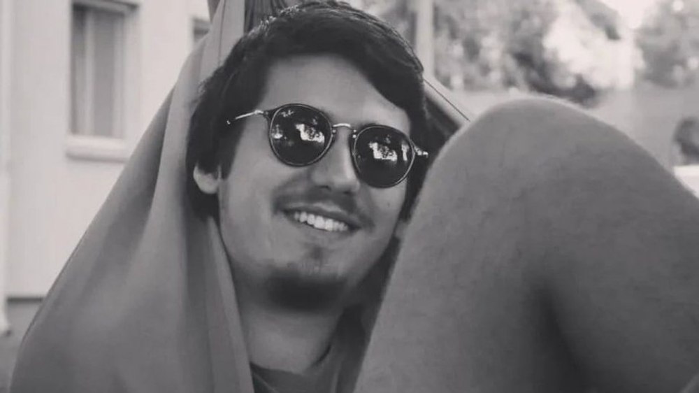 Cine este Cosmin, tânărul găsit mort într-un cămin studențesc. Mesajul de pe Facebook