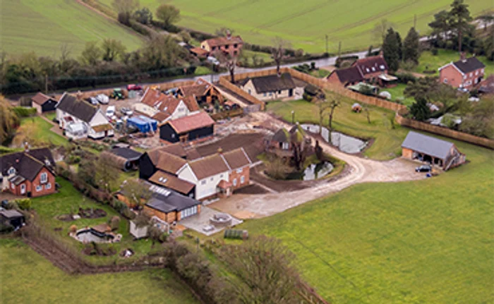 Artistul are o imensă proprietate în Suffolk, Marea Britanie