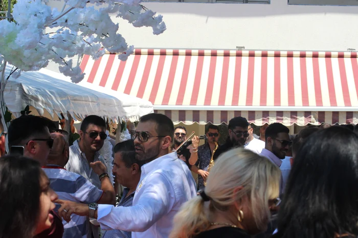 Florin Pastramă a ajuns la el acasă alături de invitați