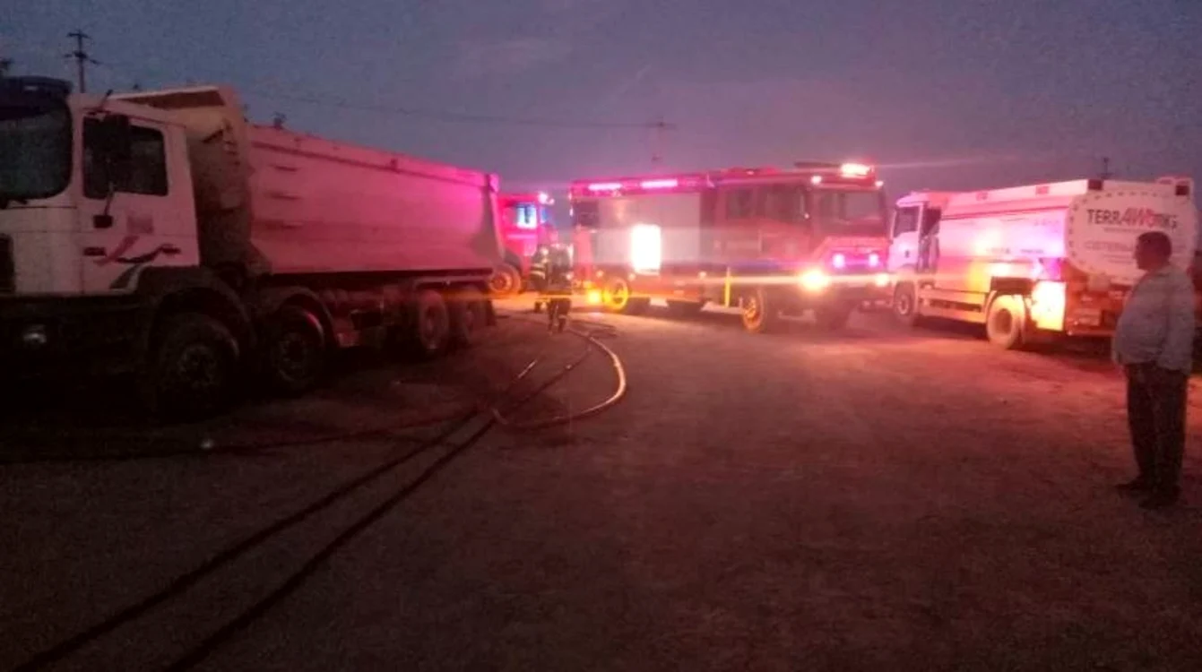 Trei camioane au ars pe santierul caii ferate Lugoj-Timisoara FOTO: lugojinfo.ro