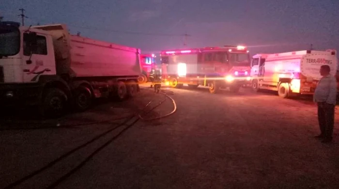 Trei camioane au ars pe santierul caii ferate Lugoj-Timisoara FOTO: lugojinfo.ro