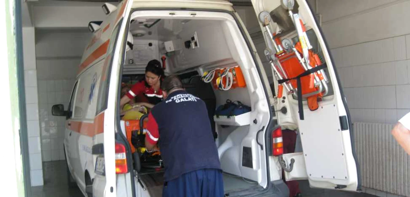 Bărbatul a fost adus de urgenţă la spital