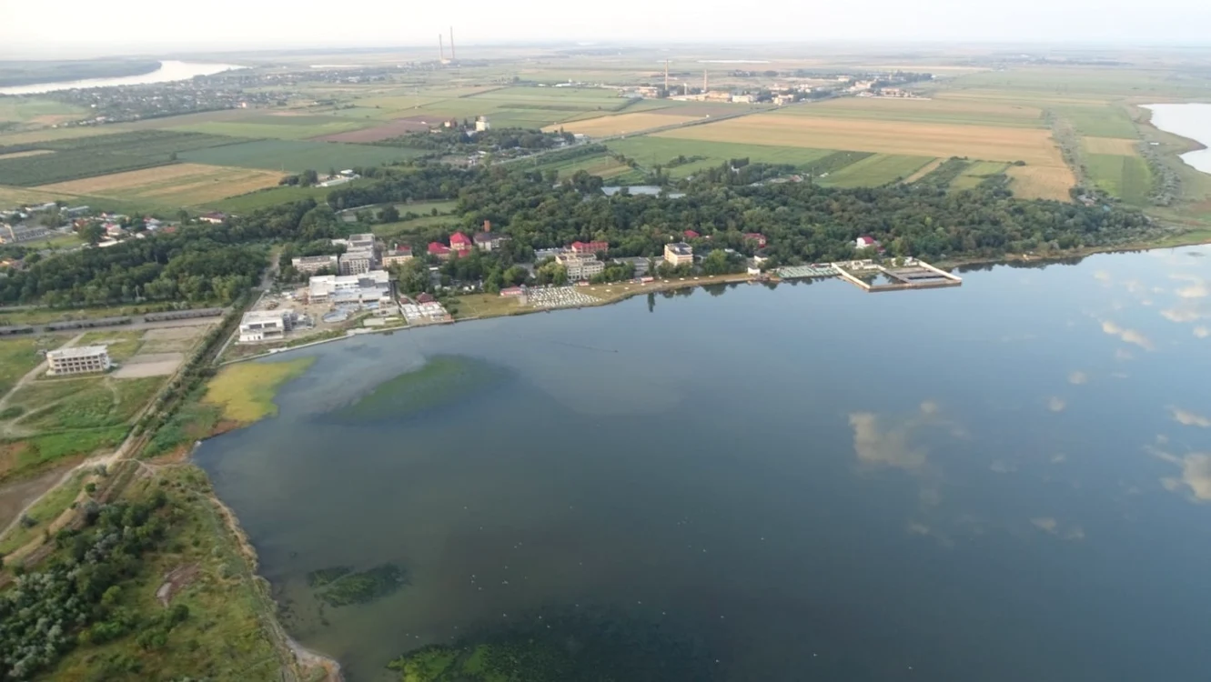 Lacu Sărat se află la cinci kilometri distanţă de municipiul Brăila FOTO: Arhivă, Adevărul