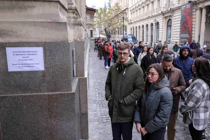 Moldovenii au stat la coadă pentru a-și vota președintele. FOTO: Inquam Photos