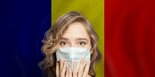 Oameni mască măşti pandemie covid 19 tricolor steag  FOTO Shutterstock