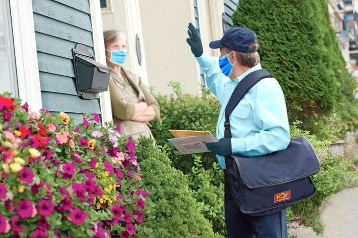 Poștașul vine direct la tine acasă dacă ai de plătit un credit bancarFoto: Poșta Română