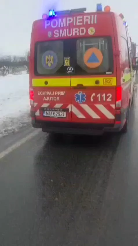 Un microbuz cu pasageri s-a răsturnat în județul Hunedoara. Opt persoane se aflau în vehicul