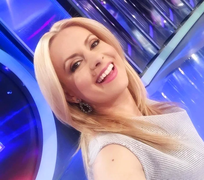 
    Simona Gherghe este căsătorită cu Răzvan Săndulescu şi are doi copiiFoto: arhivă personală  
