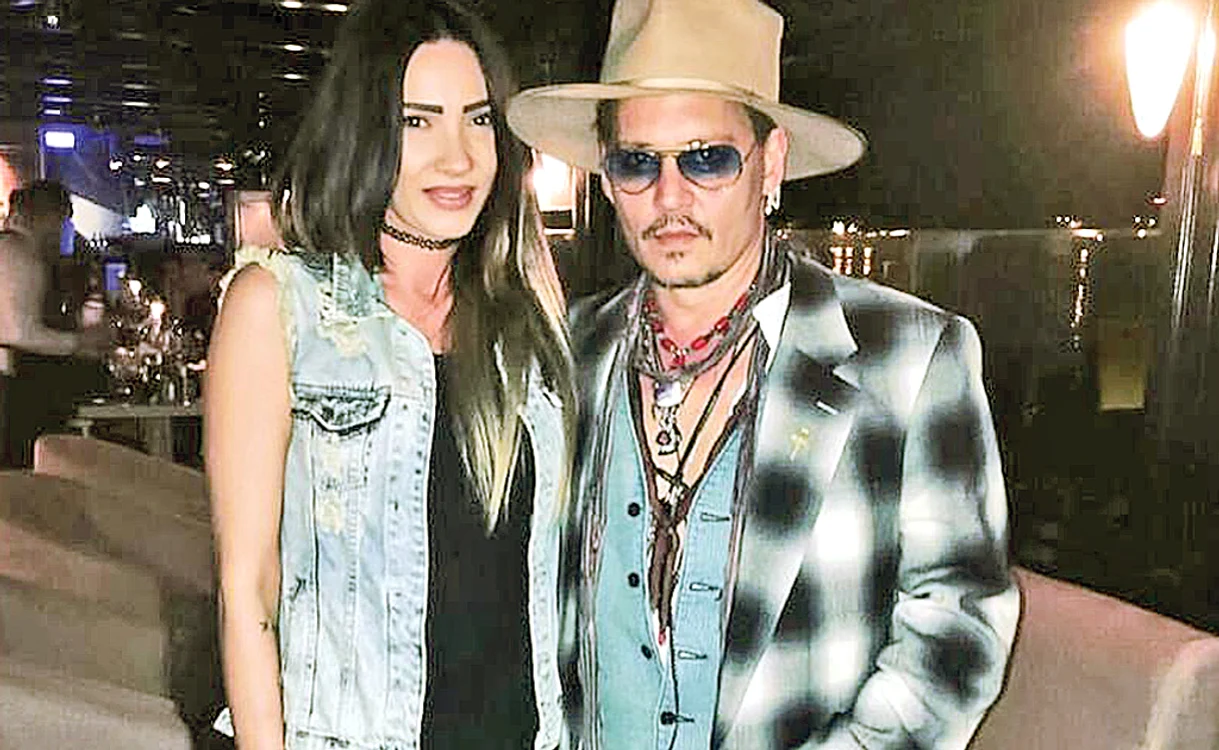 Johnny Depp alături de fotomodelul, Alexandra Enăchescu