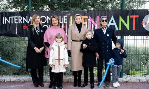 Charlene în bej, Foto Facebook jpg