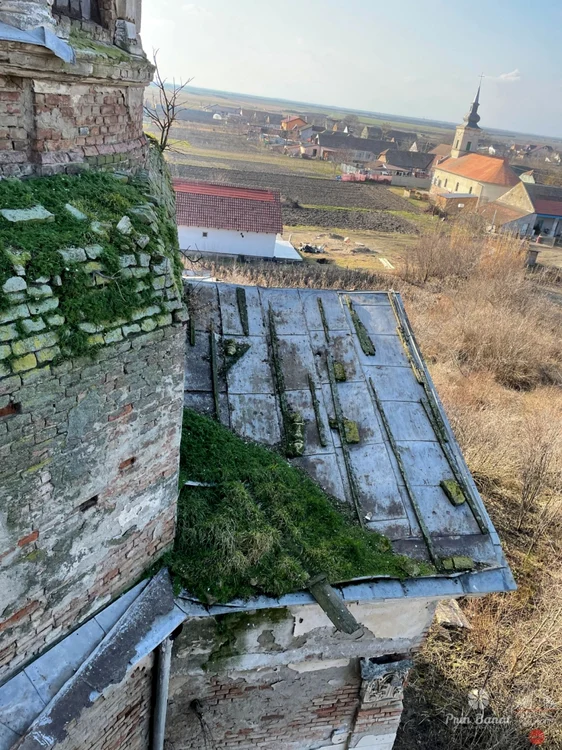 Biserica din Bobda a ajuns o ruină FOTO Ambulanţa pentru Monumente Banat