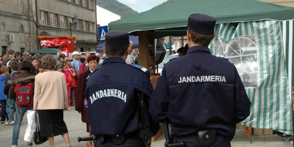 Jandarmii l-au "liniştit" pe slătineanul amator de muzică cu o amendă
