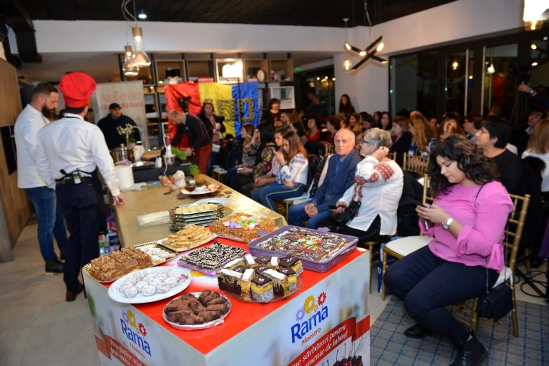 
    Toma și Dezbrăcatu’ au degustat zece prăjituri preparate de cititoarele „Click! Poftă bună!“ cu Rama Maestro foto: Click! Poftă bună  