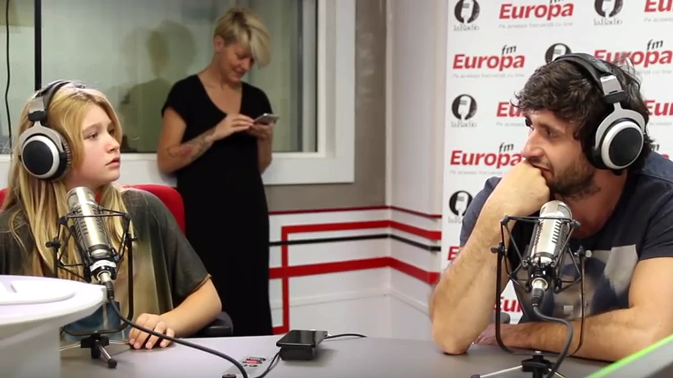 
    Dragoș Bucur, Dana Nălbaru și Sofia, invitați în studiolul Europa FMfoto: captură  