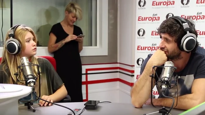 
    Dragoș Bucur, Dana Nălbaru și Sofia, invitați în studiolul Europa FMfoto: captură  