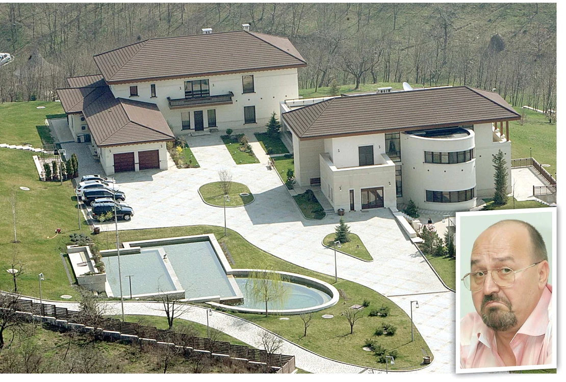 Pe domeniul din Păulești, Prahova, sunt construite cinci case cu piscină interioară, bazin încălzit pe trei niveluri pentru pești exotici, parc  cu foișoare, cramă și un heliport
