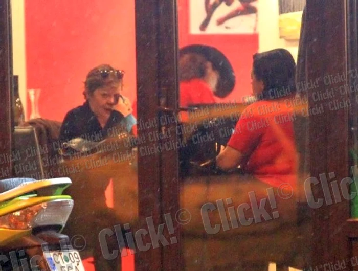 Anca Pandrea şi-a serbat ziua de naştere cu prietena ei, Cornelia Lalu. (Foto: Bogdan Mitu)