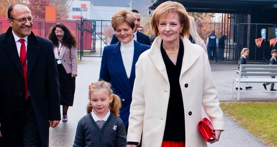 Majestatea Sa Margareta și Principesa Elena în vizită la Cambridge School   Daniel Angelescu, Casa Majestății Sale (1) jpeg