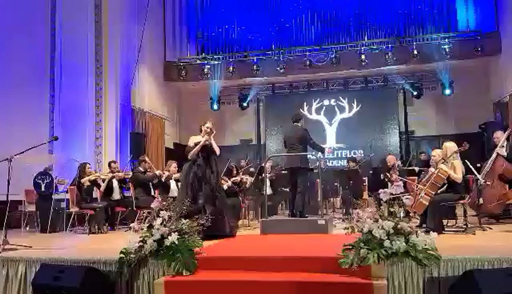 Gala Elitelor Arădene a premiat personalități. Ovidiu Hațegan, discurs emoționant: „Azi trebuia să închin cu tata“ FOTO VIDEO