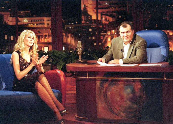 
    În 2001, Florin Călinescu  a avut-o invitată la  “Chestiunea zilei” pe  Claudia Schiffer  
