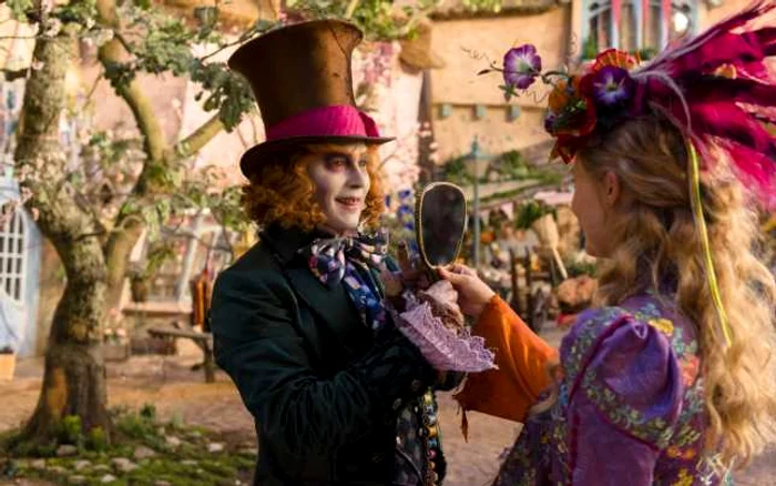 Pălărierul cel Nebun / Mad Hatter (Johnny Depp) e
acum nebun de-a binelea, suferind de un taedium
vitae de nevindecat