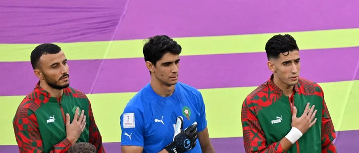 Portarul Yassine Bounou (centru) are trei meciuri la Mondiale în care și-a ținut poarta închisă.