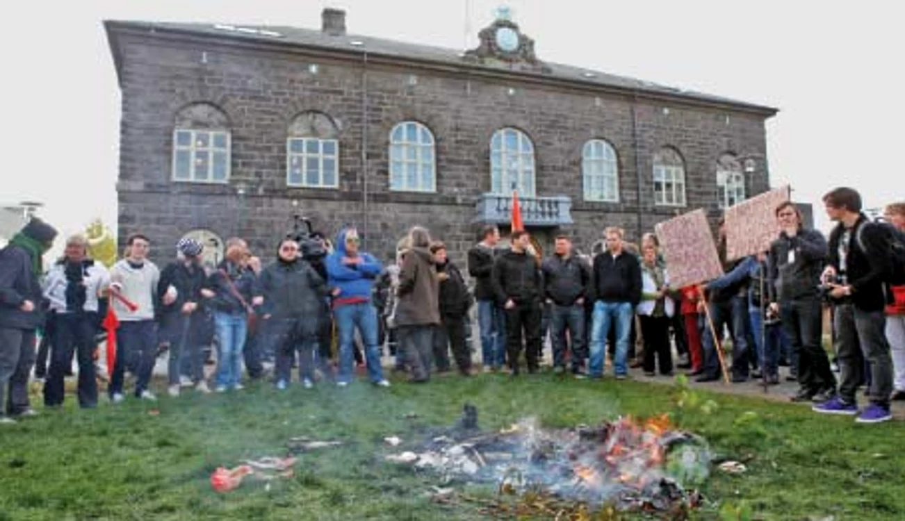 Proteste în 2008 în faţa Parlamentului din Rejkjavik