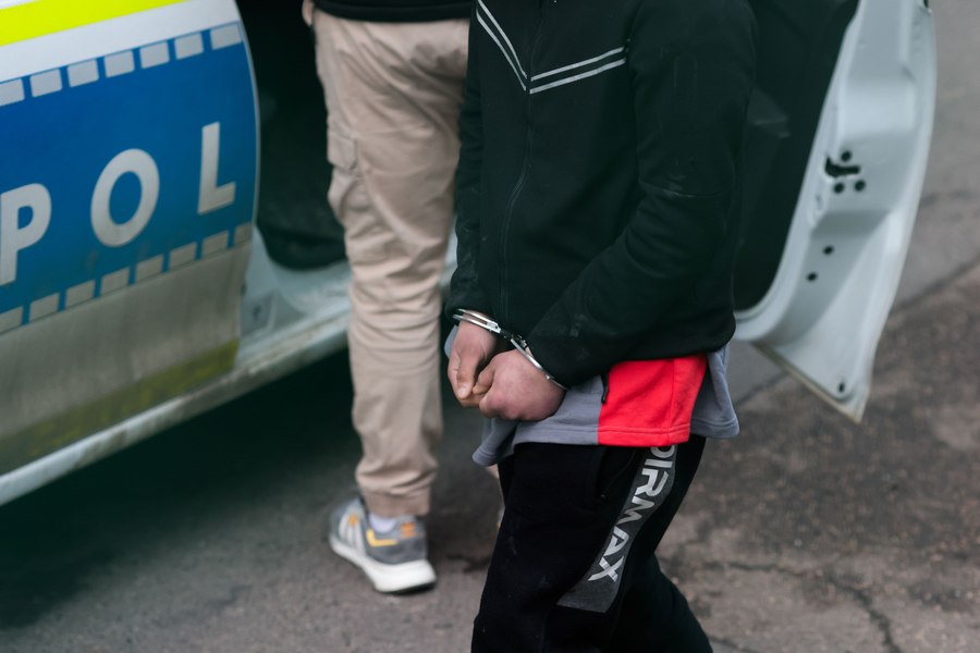 Cum a stat un bucureștean o lună în închisoare pentru un parfum furat de altcineva. Poliția explică eroarea gravă 