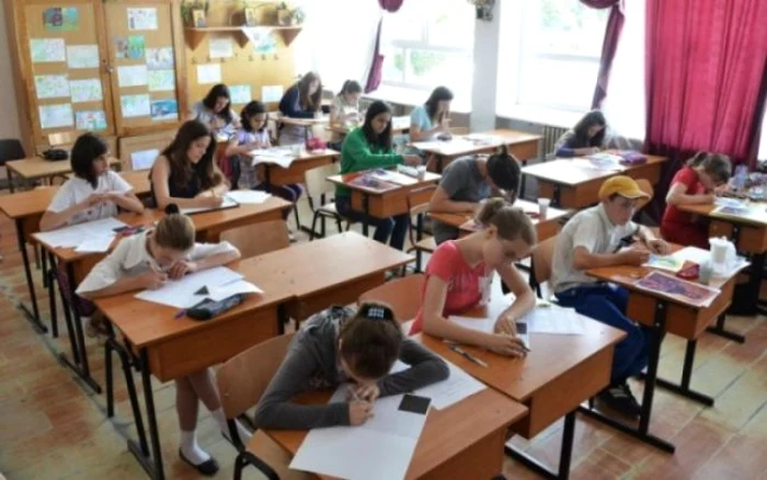 Emoţiile elevilor continuă la exemaneul de evaluare