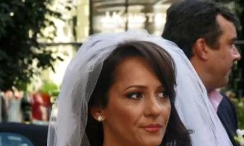 Partea de sus a rochiei lui Carmen a fost inspirată de cea a lui Kate Middleton jpeg