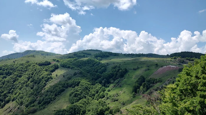 Drumul ajunge la peste 1000 de metri altitudine FOTO Adevărul