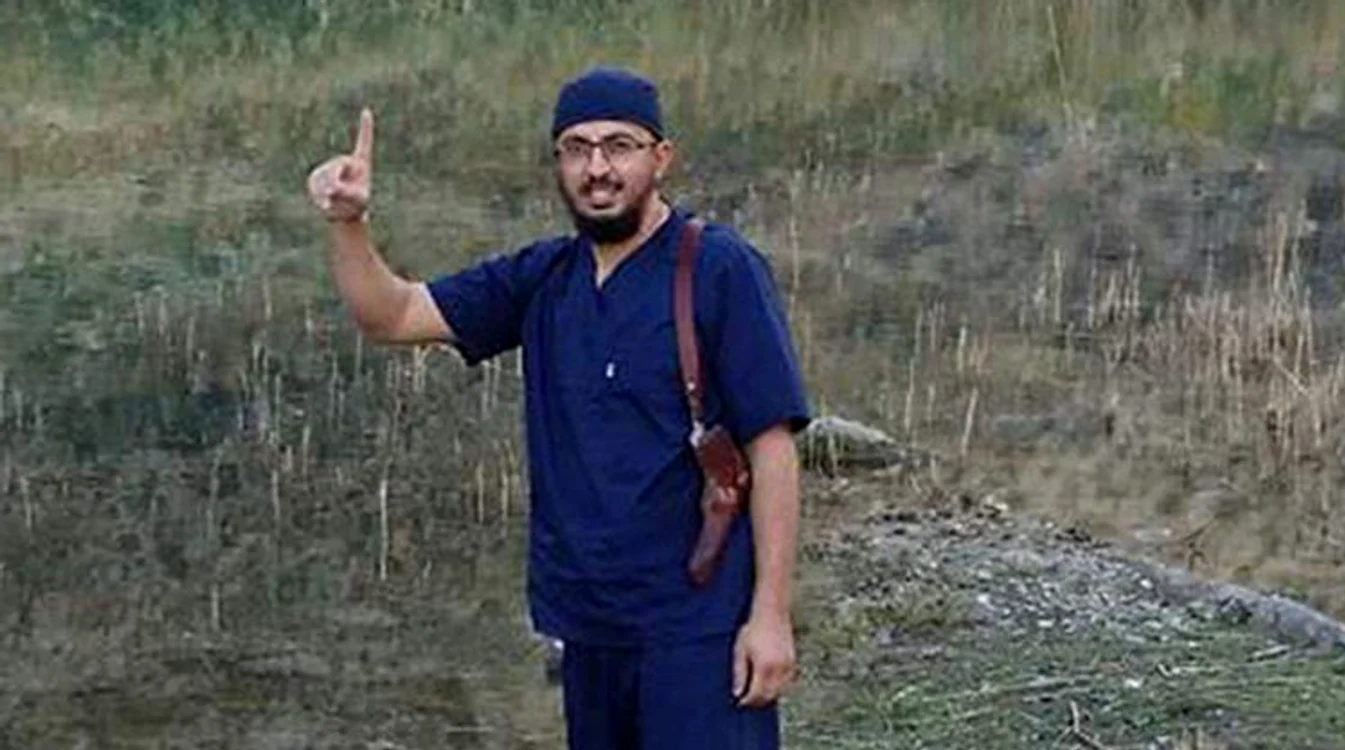
    Și-a prpsit familia în urmă cu doi ani pentru a se alătura militanților ISISFoto Facebook  