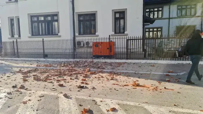 Multe clădiri din Târgu Jiu au avut de suferit după cutremurul de 5, 7 grade