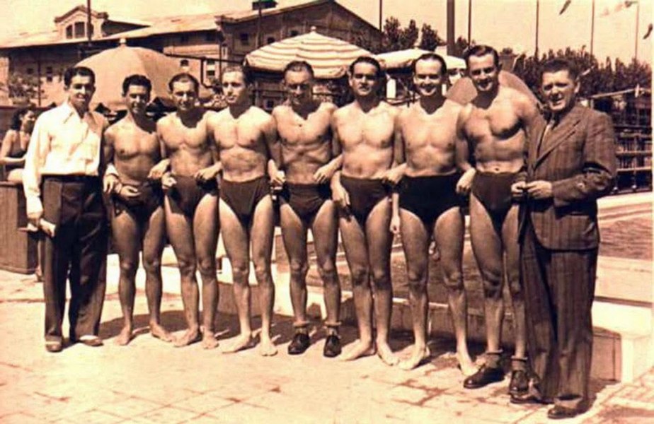 Un premiu memorabil: O cupă și... opt pui pentru ILSA Timișoara, campioana națională la polo în 1946