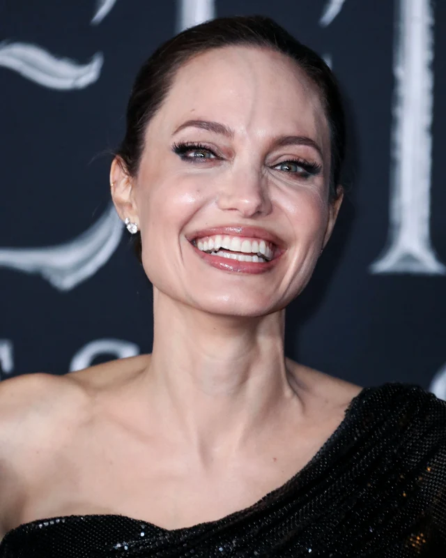 2 angelina jolie deschidere jpg jpeg